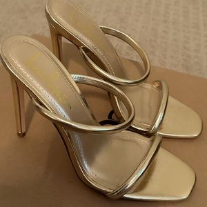 Lulus open toe gold heel